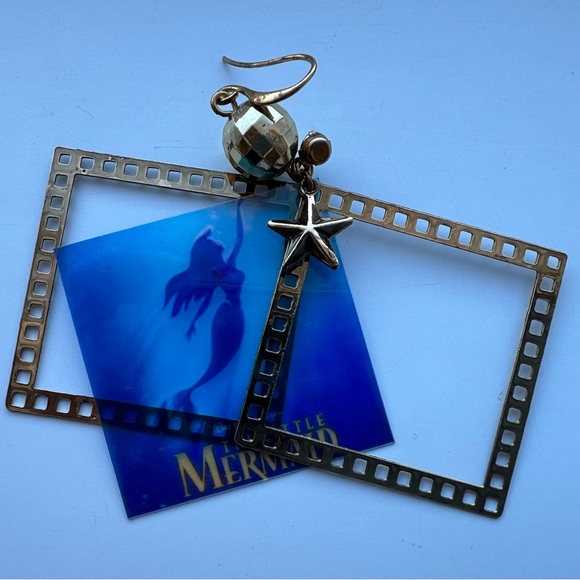 Disney little mermaid dangling film earring - Picture 2 of 2